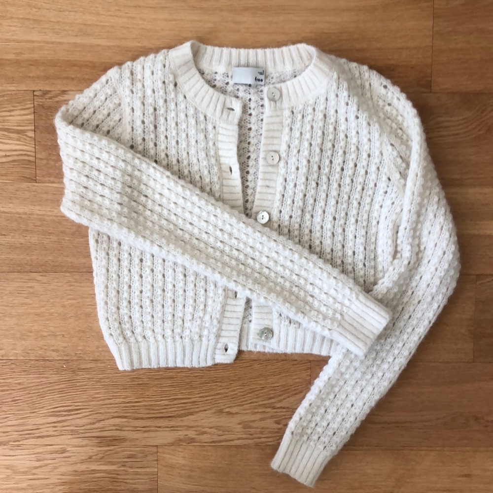aritzia cropped style cardigan sweater